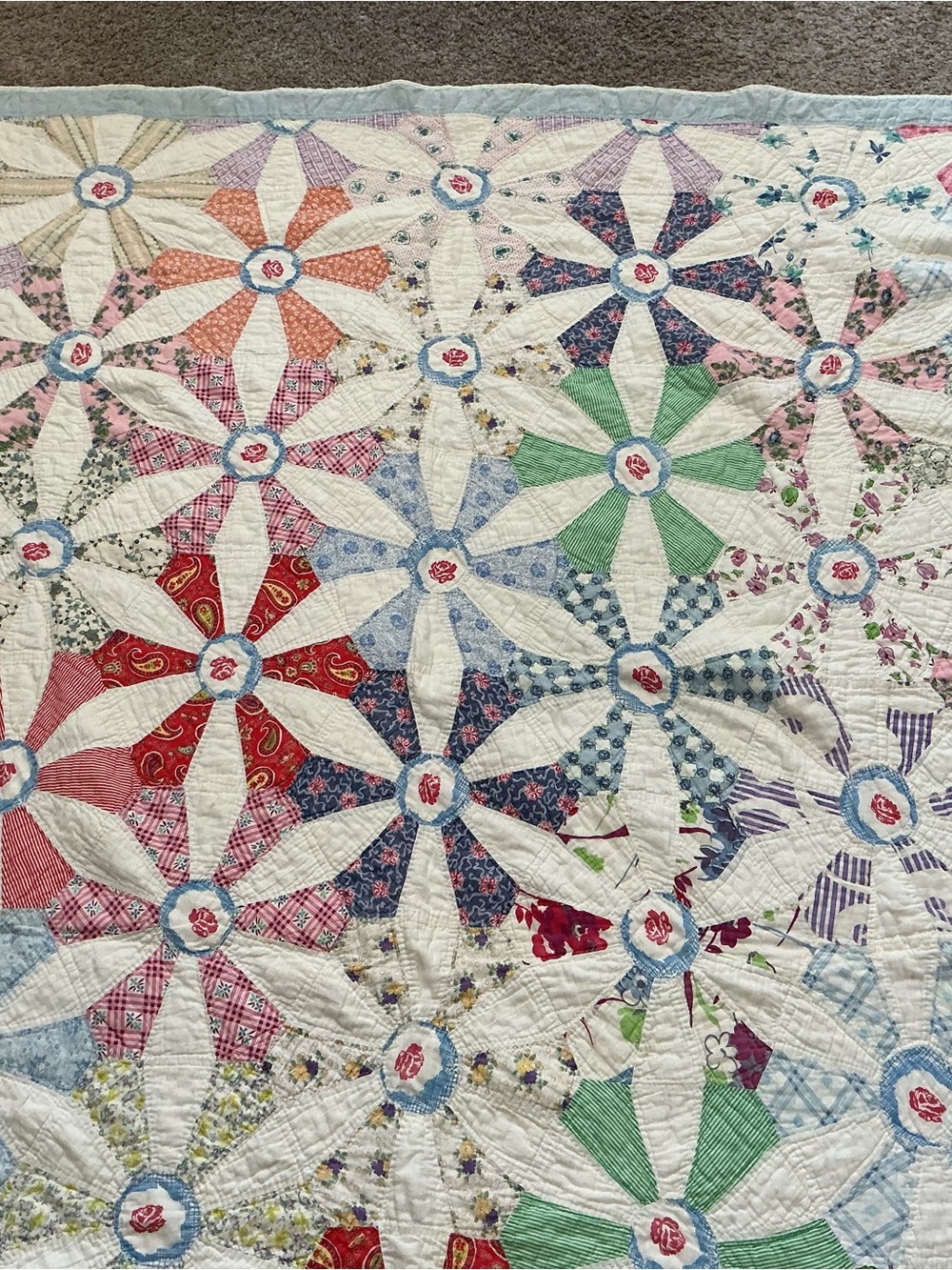 Vintage Floral Pinwheel Patchwork Quilt CottageCore 65”x86” - Picture 5 of 11